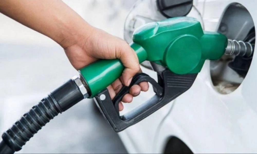 Σε ποια νησιά πλησιάζει τα 3 ευρώ η βενζίνη – Ποια η μέση τιμή στην Αττική